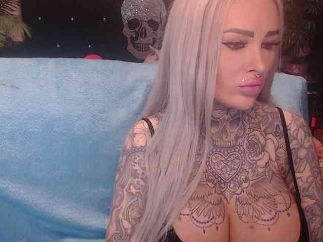 MilaElaine webcam
