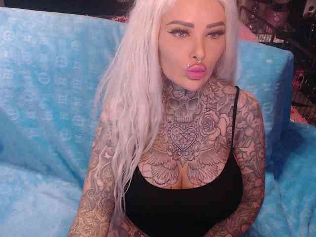 MilaElaine webcam