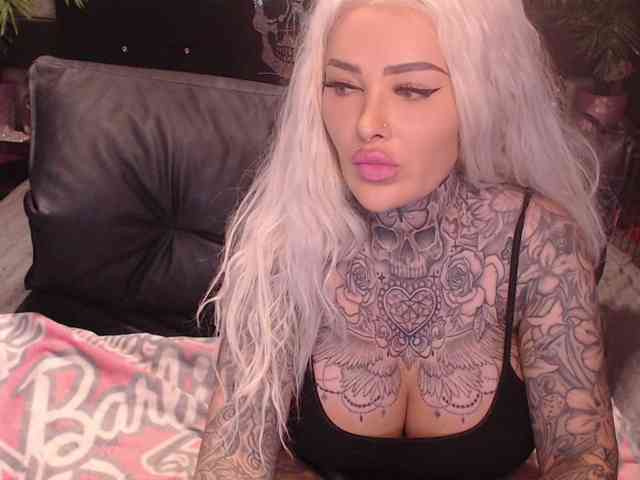MilaElaine webcam