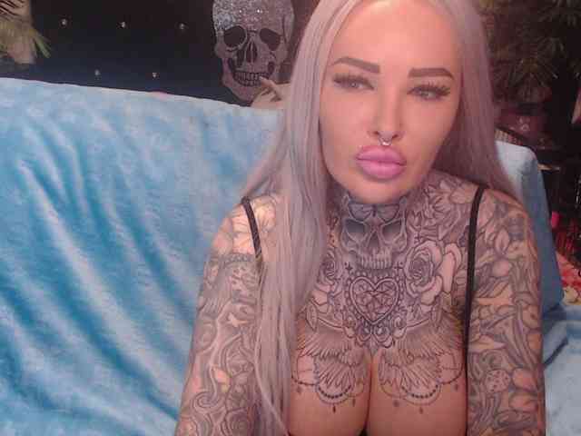 MilaElaine webcam