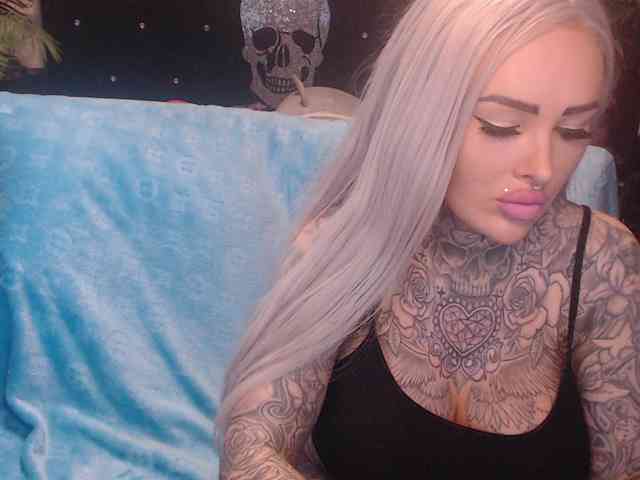MilaElaine webcam