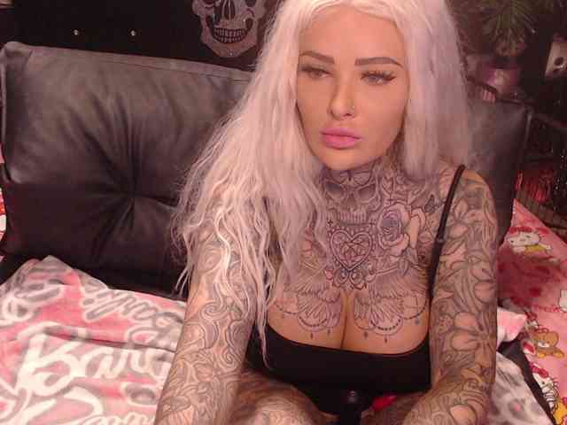 MilaElaine webcam