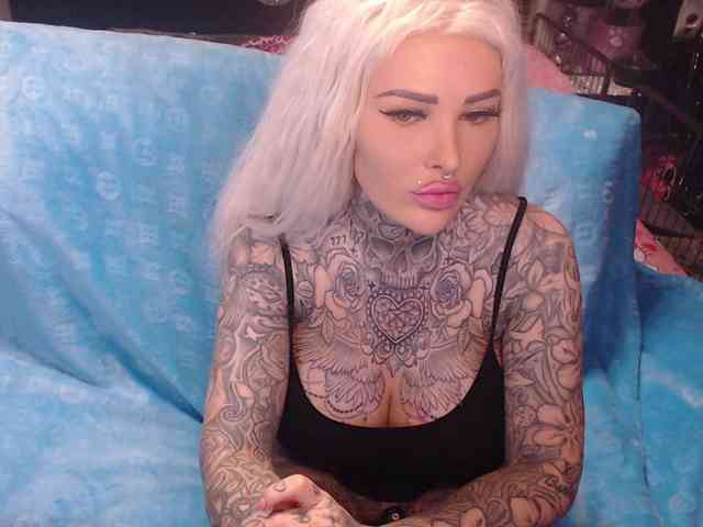 MilaElaine webcam