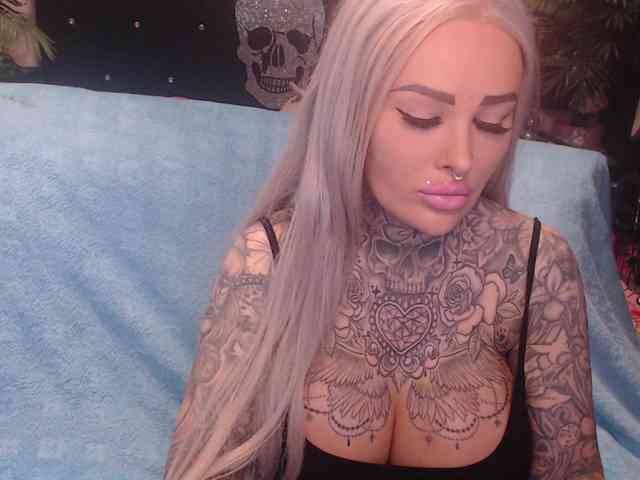 MilaElaine webcam