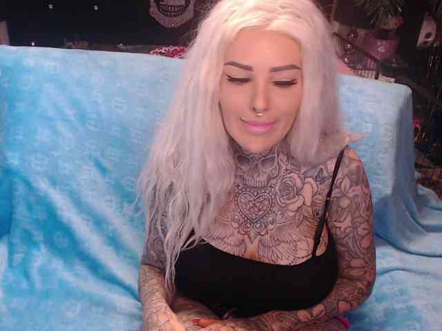MilaElaine webcam