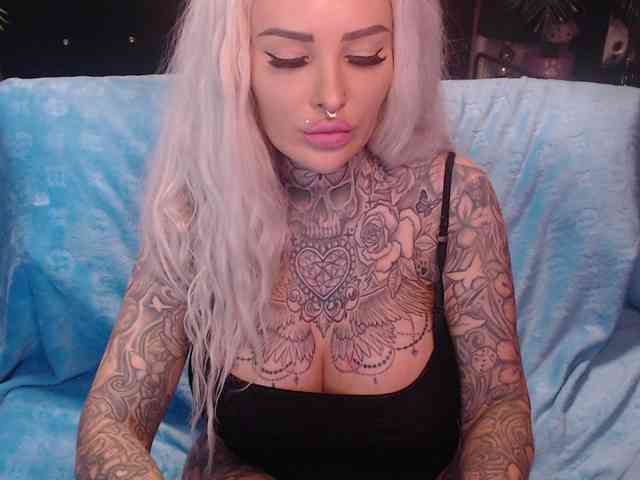 MilaElaine webcam