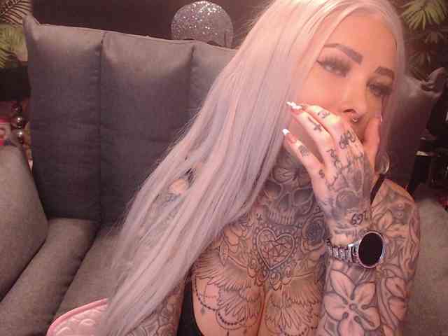 MilaElaine webcam