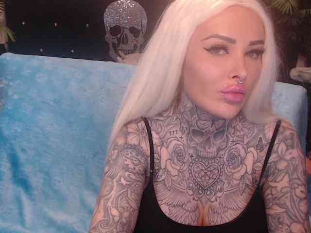 MilaElaine webcam
