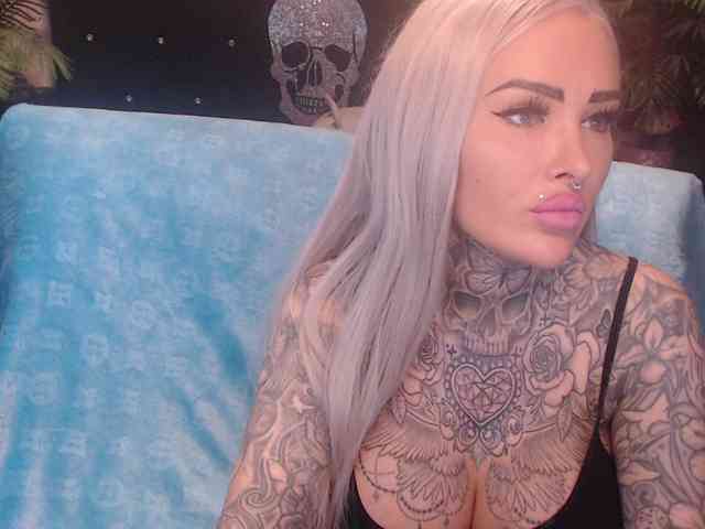 MilaElaine webcam