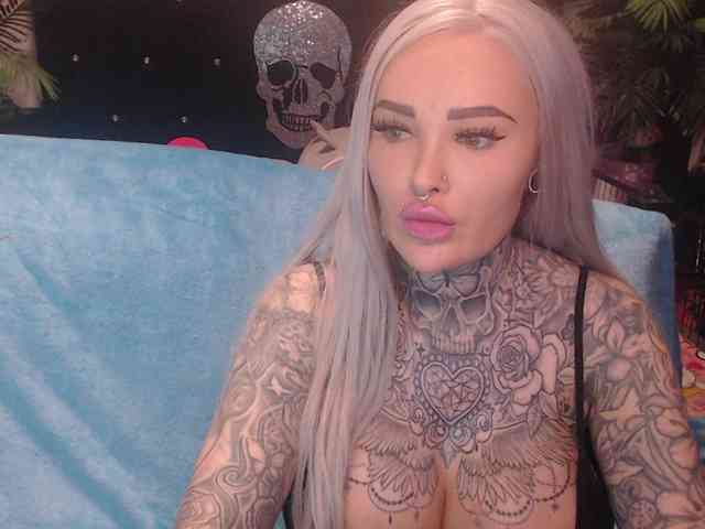 MilaElaine webcam
