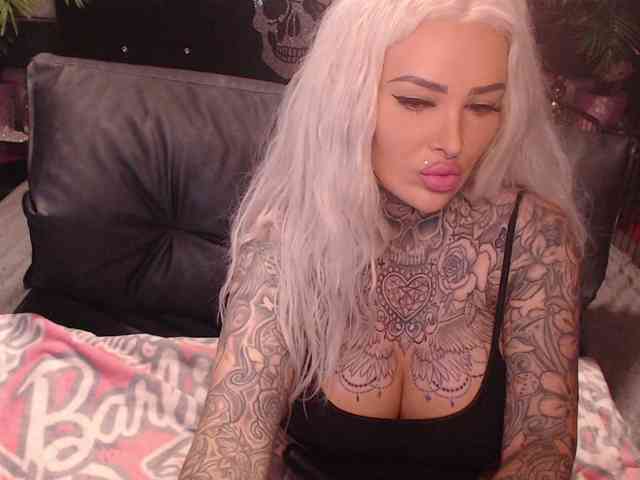 MilaElaine webcam