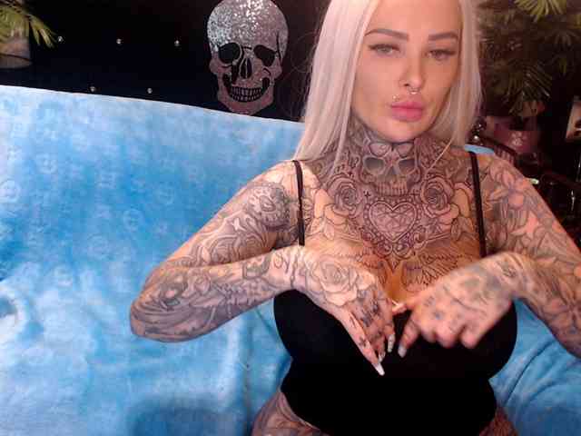 MilaElaine webcam