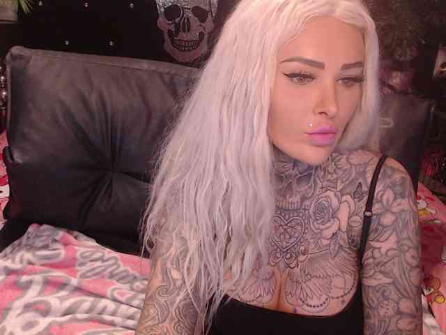 MilaElaine webcam