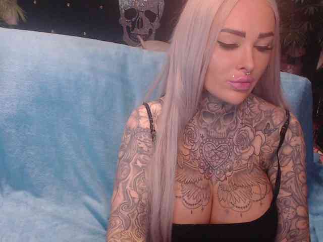 MilaElaine webcam