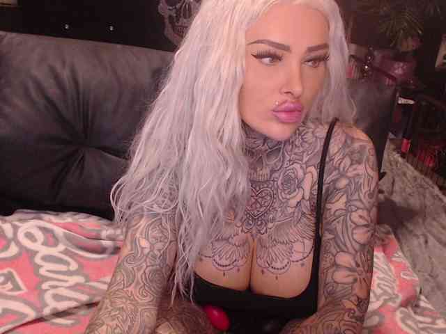 MilaElaine webcam