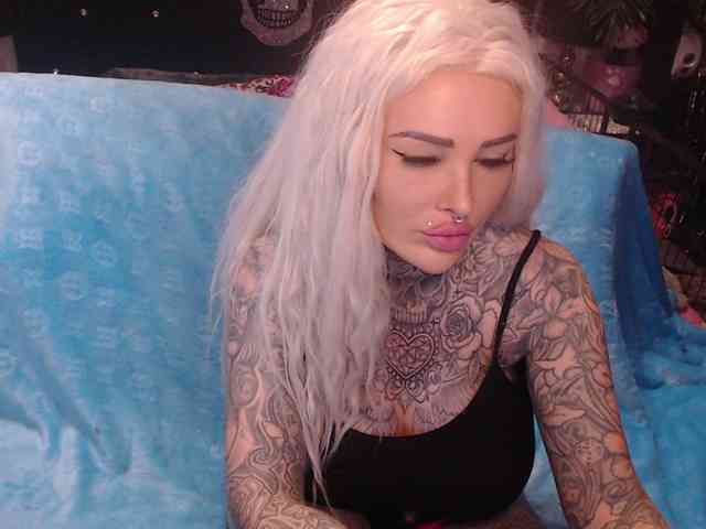 MilaElaine webcam