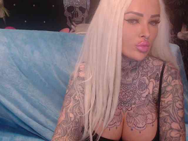 MilaElaine webcam