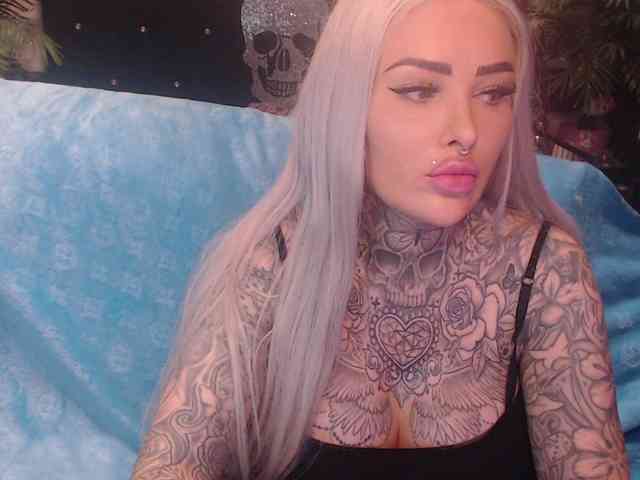MilaElaine webcam