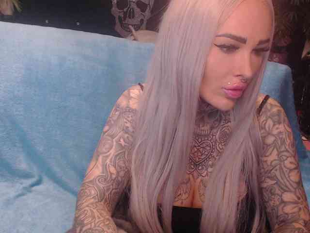 MilaElaine webcam