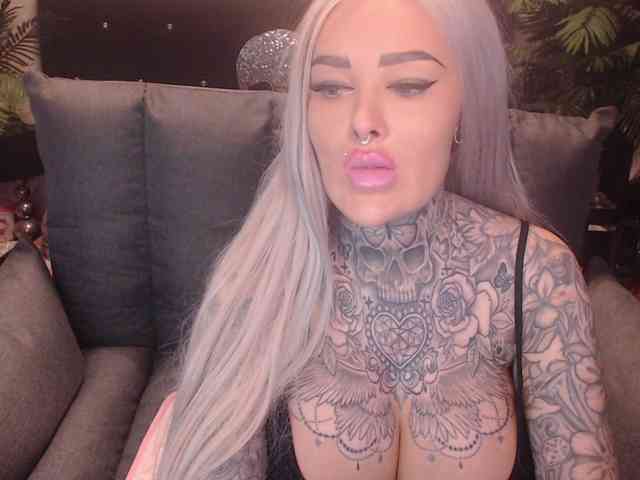 MilaElaine webcam