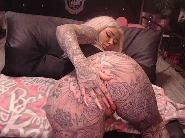 MilaElaine webcam