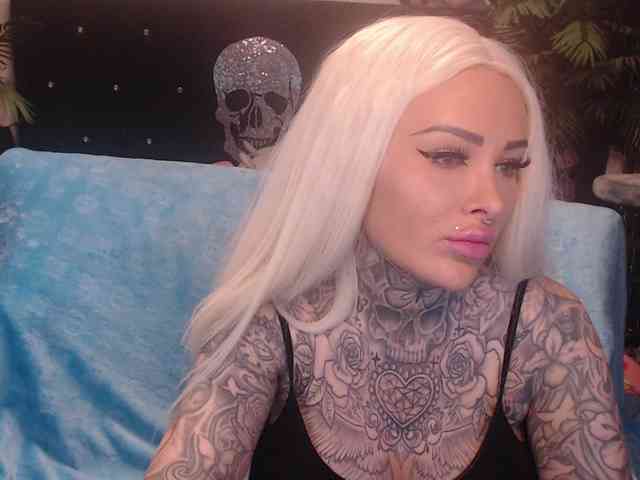 MilaElaine webcam