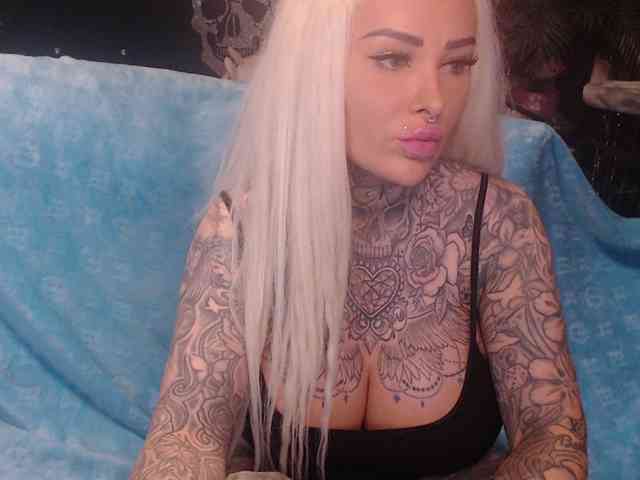 MilaElaine webcam