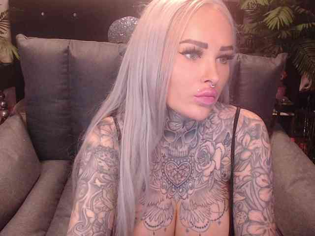 MilaElaine webcam