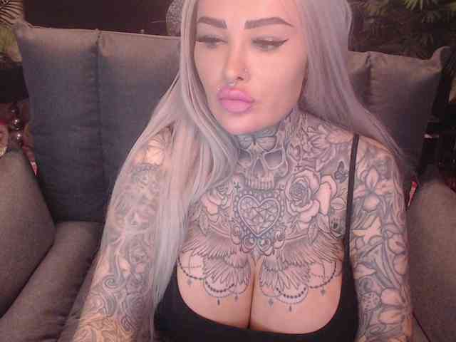 MilaElaine webcam