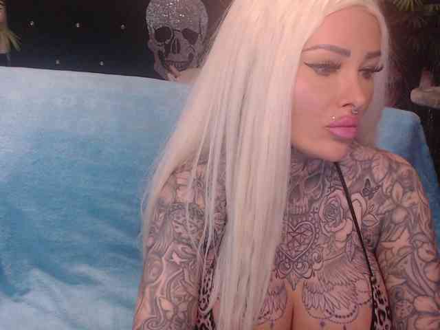 MilaElaine webcam