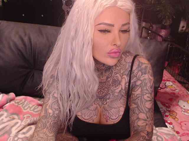 MilaElaine webcam