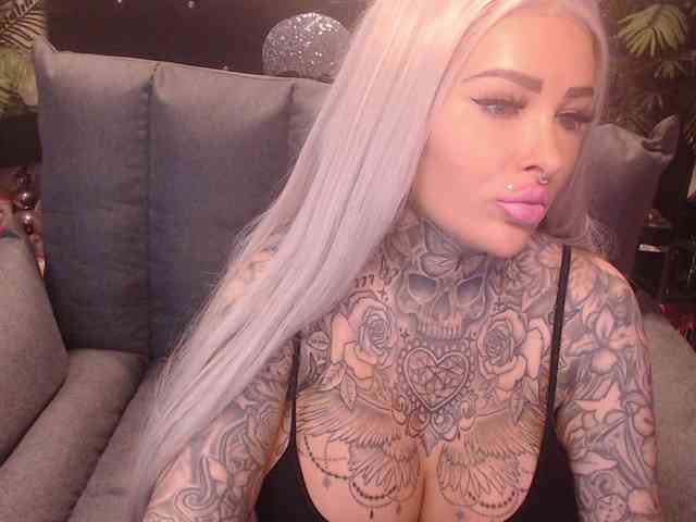 MilaElaine webcam