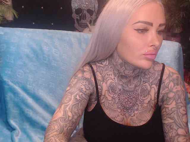 MilaElaine webcam