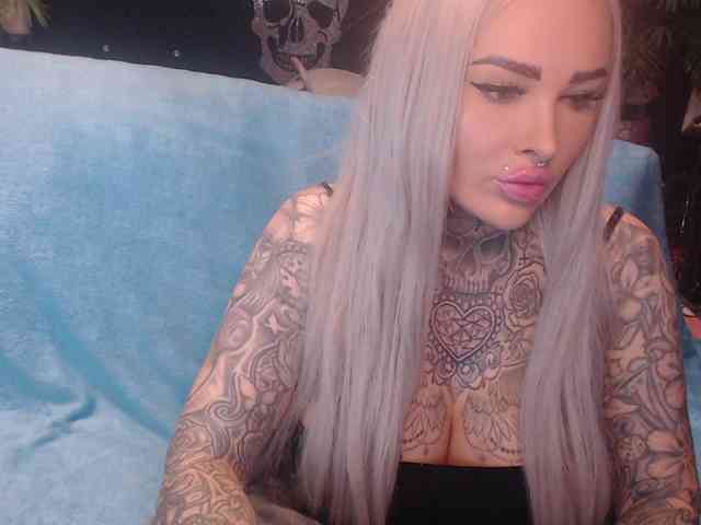 MilaElaine webcam