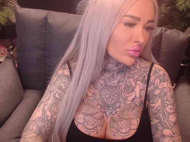 MilaElaine webcam