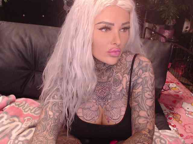 MilaElaine webcam