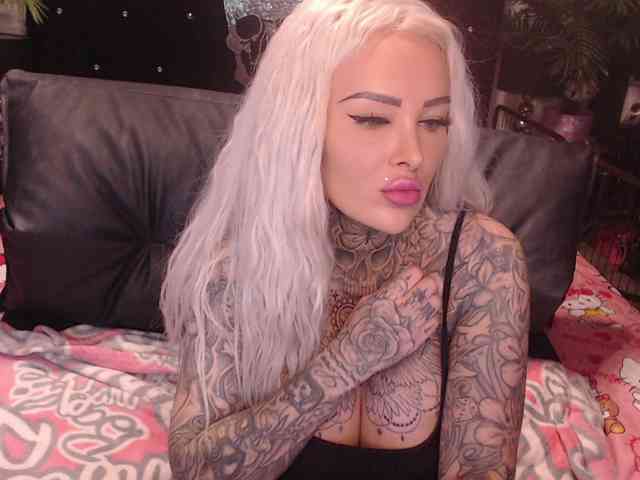 MilaElaine webcam