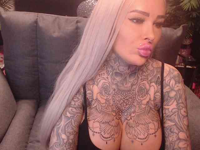 MilaElaine webcam
