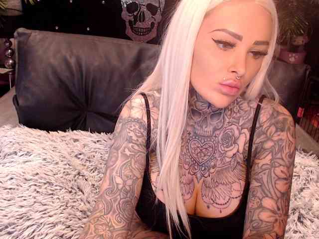 MilaElaine webcam