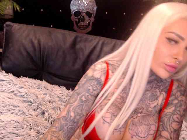 MilaElaine webcam