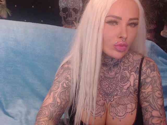 MilaElaine webcam