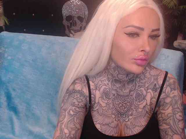 MilaElaine webcam