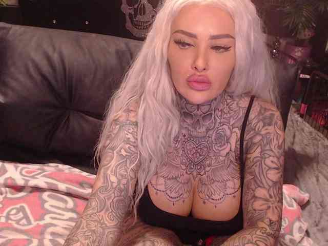 MilaElaine webcam