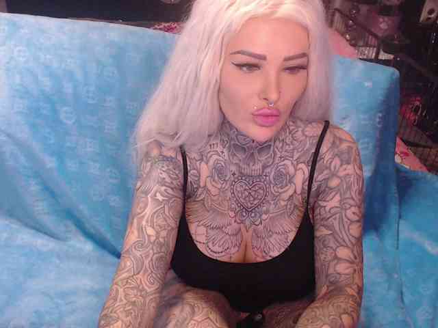 MilaElaine webcam