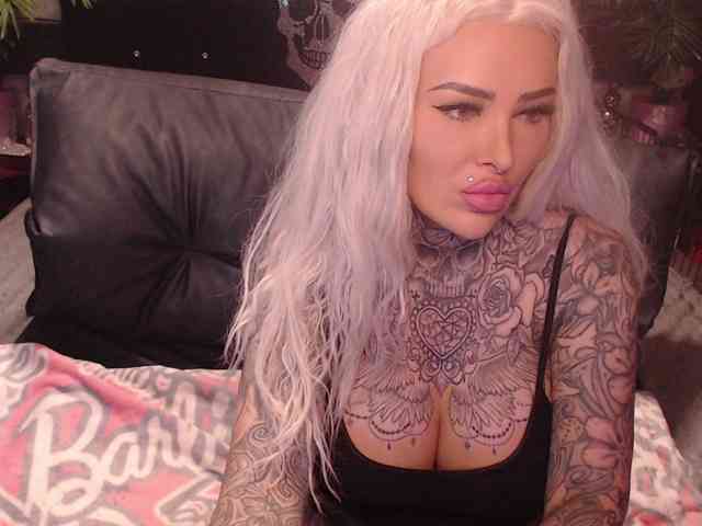 MilaElaine webcam