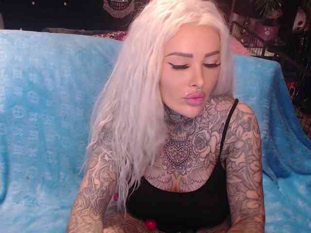 MilaElaine webcam