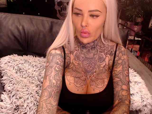 MilaElaine webcam