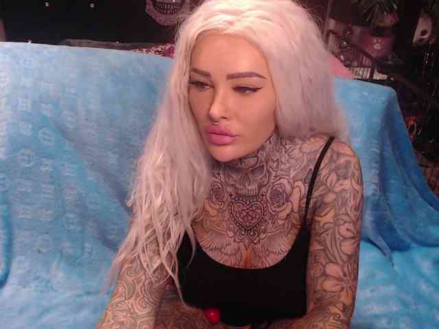 MilaElaine webcam