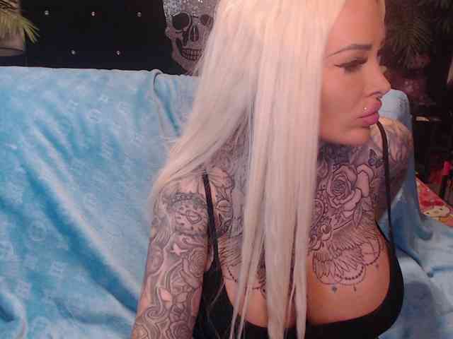 MilaElaine webcam