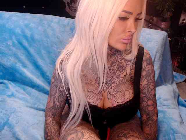 MilaElaine webcam